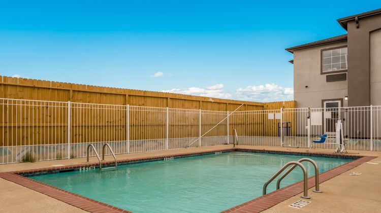 Red Roof Inn & Suites Lake Charles Pool