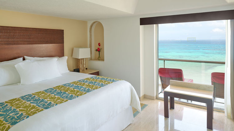 Grand Fiesta Americana Coral Beach Suite