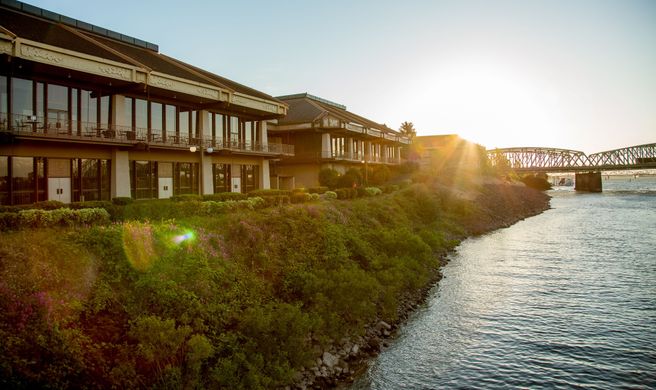 Holiday Inn Portland-Columbia Riverfront Exterior
