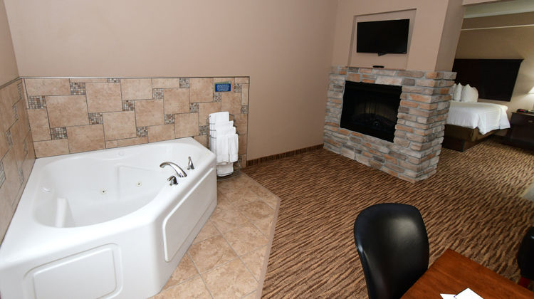 Cobblestone Inn & Suites Majestic Hills Suite