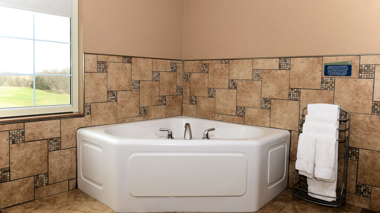 Cobblestone Inn & Suites Majestic Hills Suite