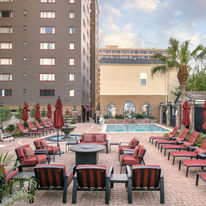 Wyndham Avenue Plaza Resort