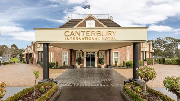 Canterbury International Hotel Exterior