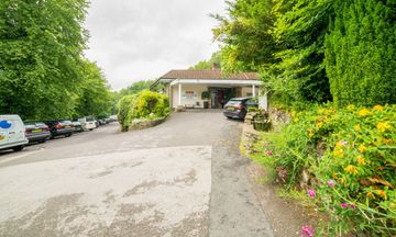 OYO Flagship The Bridge House