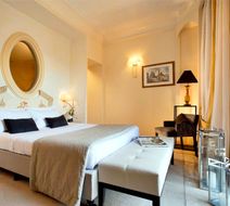 Colonna Palace Hotel Room