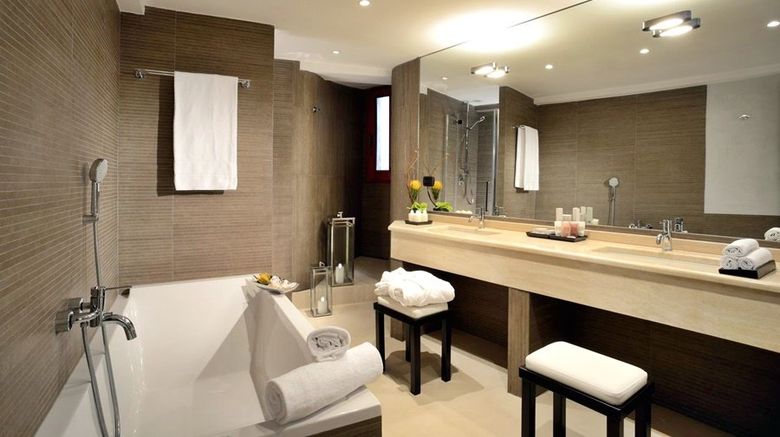 <b>Colonna Palace Hotel Room</b>. Images powered by <a href="https://www.leonardoworldwide.com/" title="Leonardo Worldwide" target="_blank">Leonardo</a>.