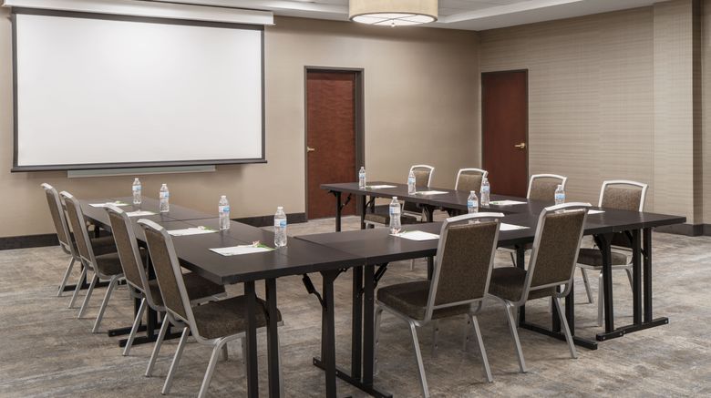 <b>Holiday Inn Meeting</b>. Images powered by <a href="https://www.leonardoworldwide.com/" title="Leonardo Worldwide" target="_blank">Leonardo</a>.