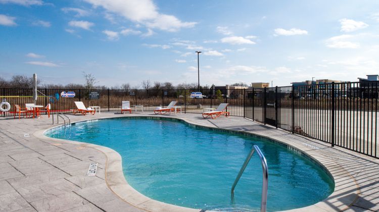 Holiday Inn Fort Worth-Alliance Pool