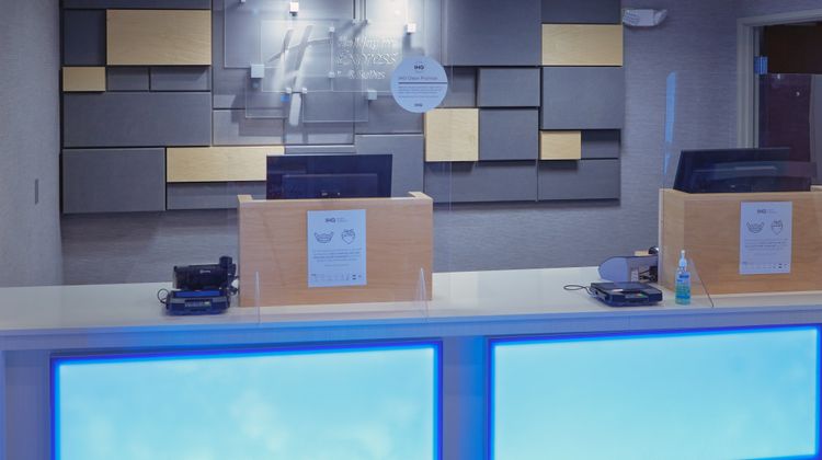 Holiday Inn Express/Stes Akron Reg Arpt Lobby