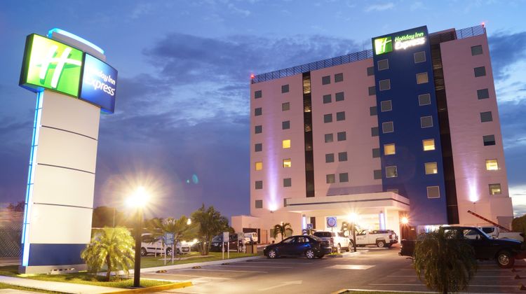 Holiday Inn Express Merida Exterior