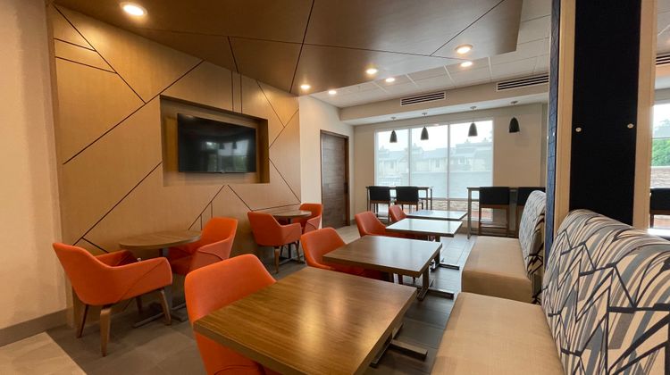Holiday Inn Express & Suites Airport Restaurant