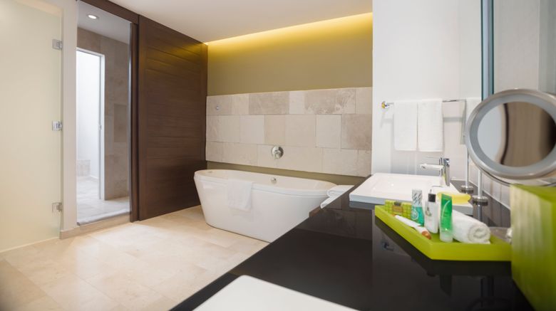 <b>InterContinental Presidente Cancun Room</b>. Images powered by <a href="https://www.leonardoworldwide.com/" title="Leonardo Worldwide" target="_blank">Leonardo</a>.