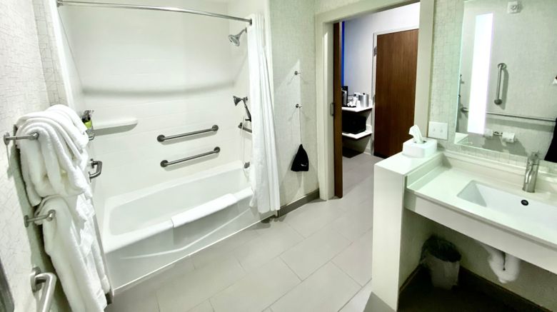 <b>Holiday Inn Express Pineville-Alexandria Room</b>. Images powered by <a href="https://www.leonardoworldwide.com/" title="Leonardo Worldwide" target="_blank">Leonardo</a>.