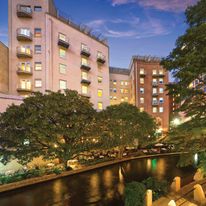Wyndham Riverside Suites