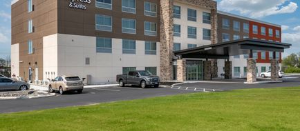 Holiday Inn Express & Suites Lancaster Exterior