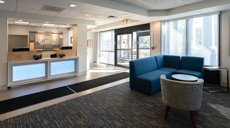 Holiday Inn Express Lobby