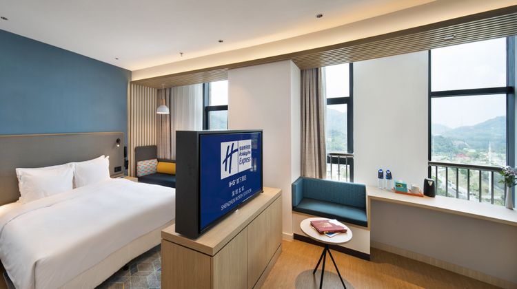 Holiday Inn Express North Station Suite