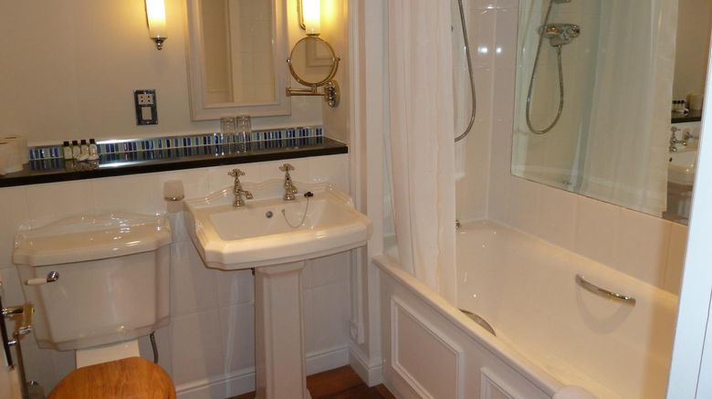 <b>The Belmore Hotel Room</b>. Images powered by <a href="https://www.leonardoworldwide.com/" title="Leonardo Worldwide" target="_blank">Leonardo</a>.