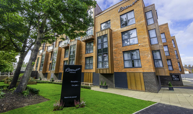 Roomzzz York Exterior
