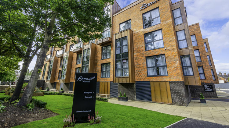 Roomzzz York Exterior