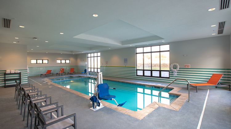 Holiday Inn Kansas City NE Pool
