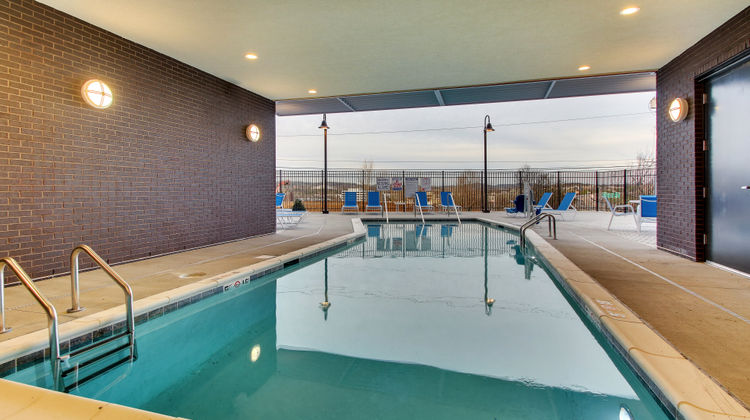Holiday Inn Express & Suites MetroCenter Pool