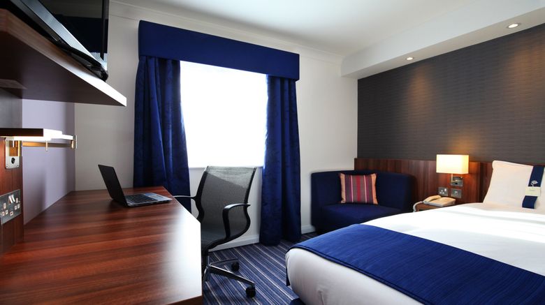 <b>Holiday Inn Express Glenrothes Room</b>. Images powered by <a href="https://www.leonardoworldwide.com/" title="Leonardo Worldwide" target="_blank">Leonardo</a>.