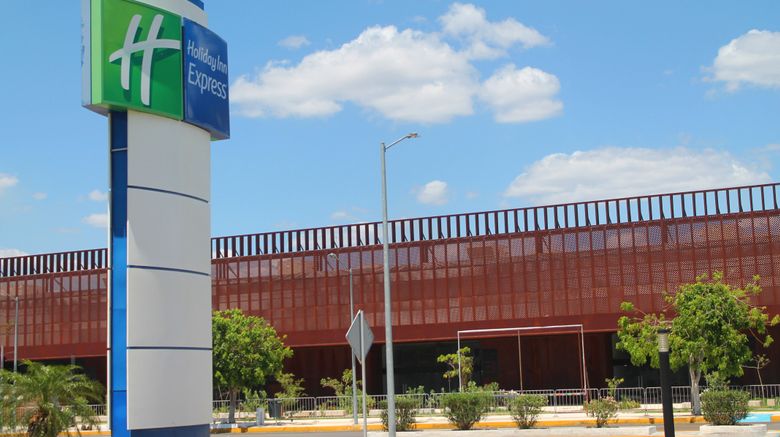 <b>Holiday Inn Express Merida Exterior</b>. Images powered by <a href="https://www.leonardoworldwide.com/" title="Leonardo Worldwide" target="_blank">Leonardo</a>.