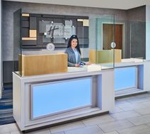 Holiday Inn Express & Suites Lakeshore Lobby