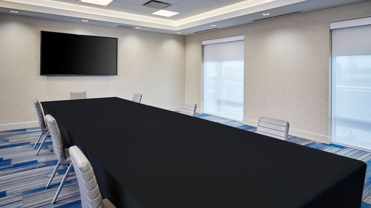 Holiday Inn Express & Suites Lakeshore Meeting