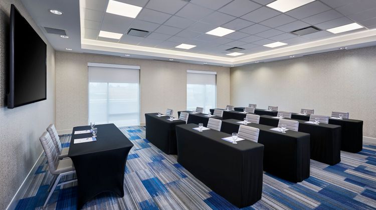 Holiday Inn Express & Suites Lakeshore Meeting