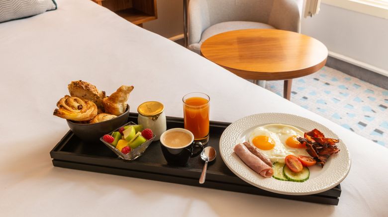 <b>Crowne Plaza Hotel Paris Republique Room</b>. Images powered by <a href="https://www.leonardoworldwide.com/" title="Leonardo Worldwide" target="_blank">Leonardo</a>.
