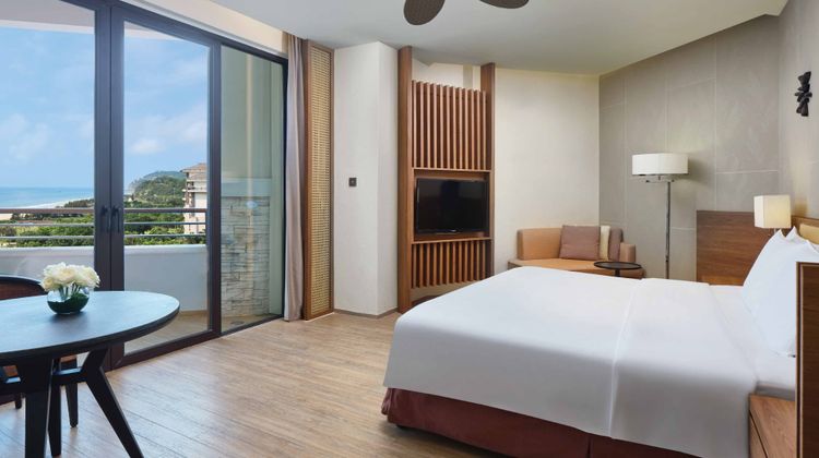 Crowne Plaza Hailing Island Room