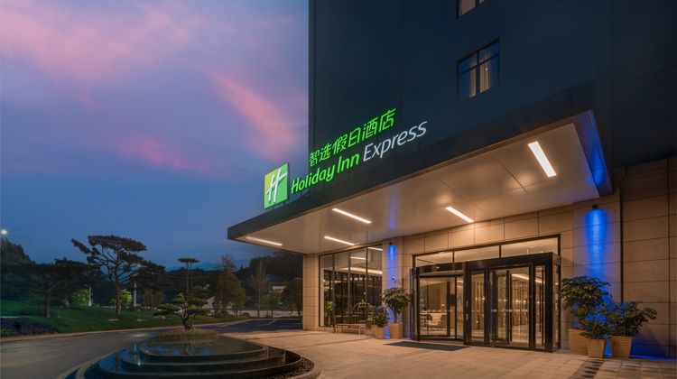 Holiday Inn Express Ancient Town Exterior