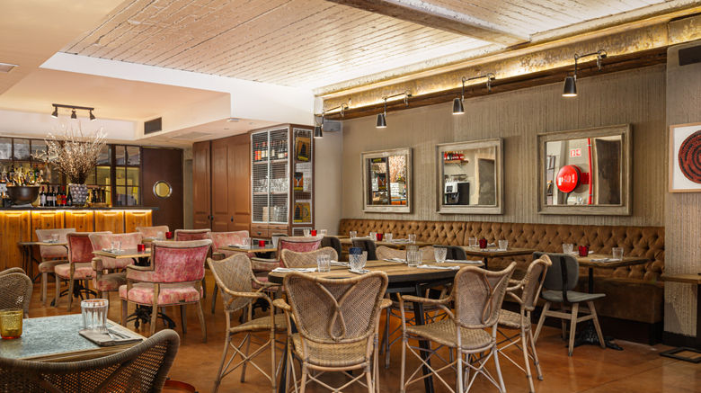 <b>AlmaLusa Baixa/Chiado Restaurant</b>. Images powered by <a href="https://www.leonardoworldwide.com/" title="Leonardo Worldwide" target="_blank">Leonardo</a>.