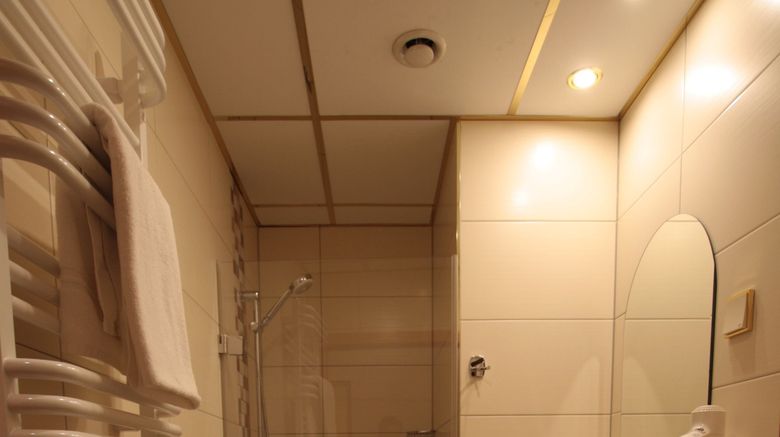 <b>Gwarna Hotel Room</b>. Images powered by <a href="https://www.leonardoworldwide.com/" title="Leonardo Worldwide" target="_blank">Leonardo</a>.