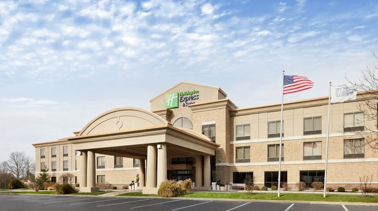Holiday Inn Express & Suites Seymour Exterior