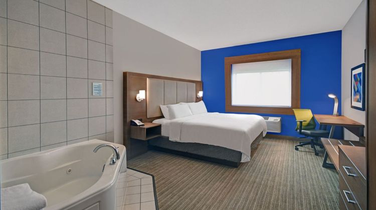 Holiday Inn Express Adrian Suite