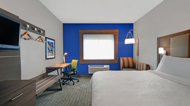 Holiday Inn Express Adrian Room