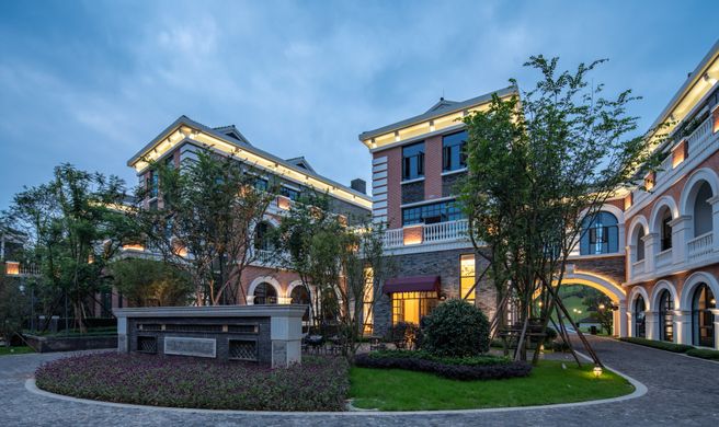 Hotel Indigo Heilong Lake Exterior