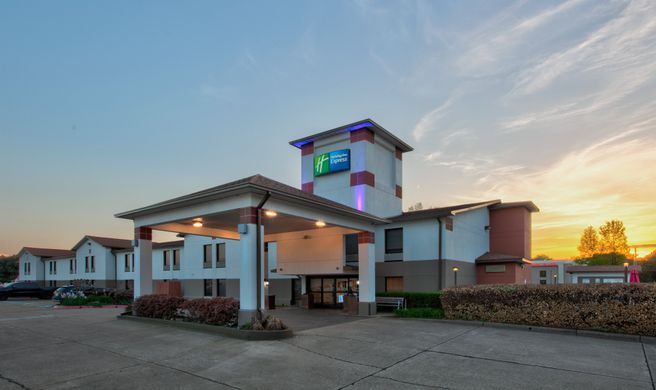 Holiday Inn Express Exterior