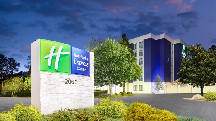 Holiday Inn Express & Suites Northlake Exterior