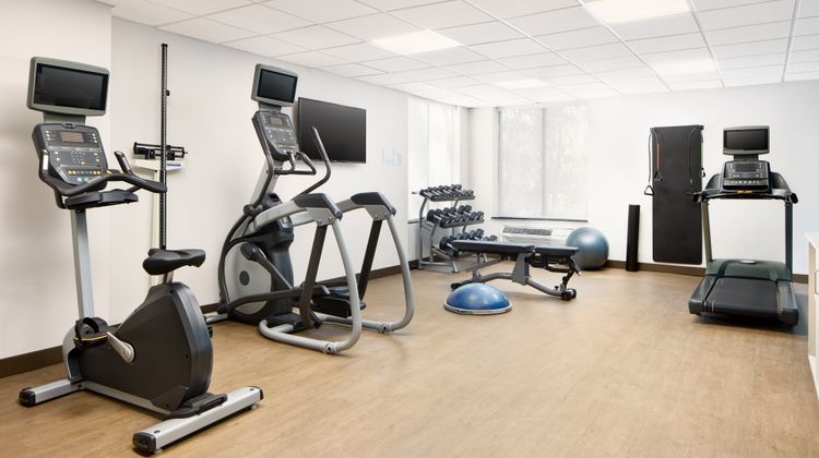 Holiday Inn Express & Suites Northlake Health Club
