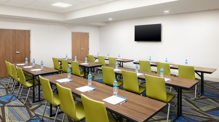 Holiday Inn Express & Suites Northlake Meeting