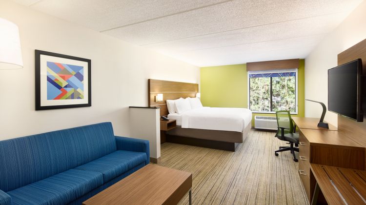 Holiday Inn Express & Suites Northlake Room