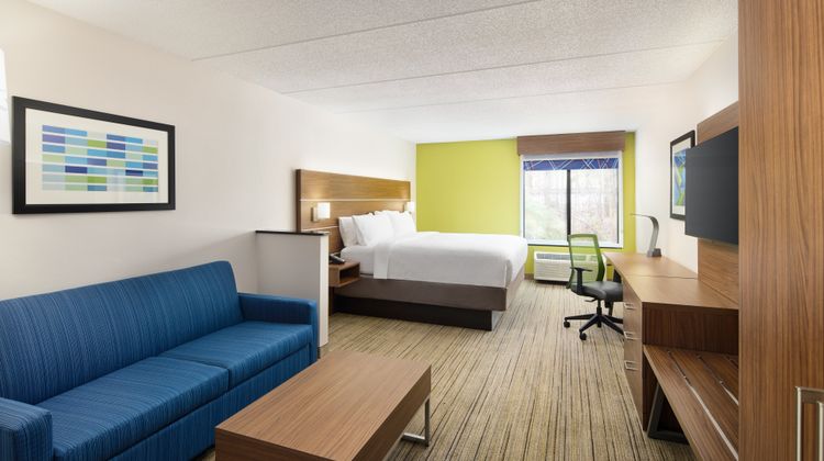 Holiday Inn Express & Suites Northlake Room