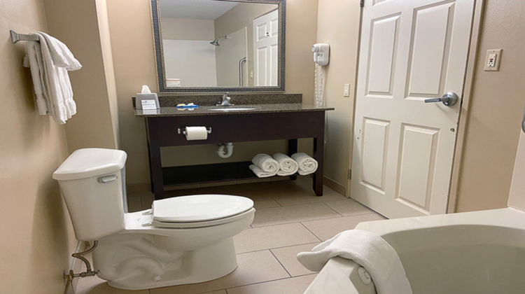 Holiday Inn Express West Bloomington Suite