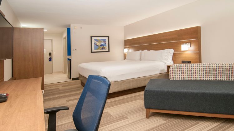 Holiday Inn Express Hotel & Suites Room