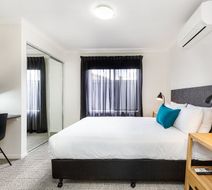 Quest Sale Room