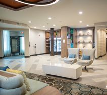 Holiday Inn St. Louis-Creve Coeur Lobby
